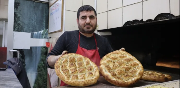 Kayseri’de hayırseverlerin desteğiyle askıda Ramazan pidesi uygulaması