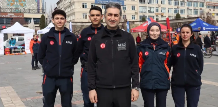 Kayseri’de Deprem Haftası’nda arama-kurtarma ekiplerinden bilgilendirme standı