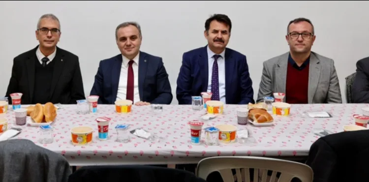 Rektör Prof. Dr. Altun, Eczacılık Fakültesi Öğrencileri ile İftar Yaptı