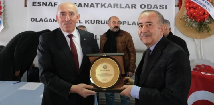 Sarız Esnaf Odası'nda Celal Akpınar güven tazeledi
