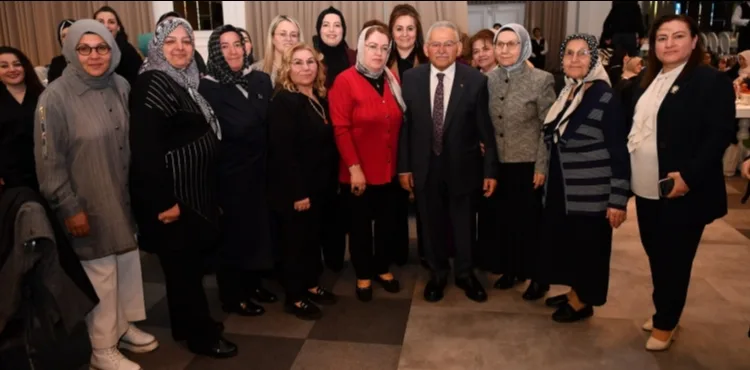 BAŞKAN BÜYÜKKILIÇ, EŞİ DR. NECMİYE BÜYÜKKILIÇ İLE “KADINA VEFA” İFTAR PROGRAMINA KATILDI