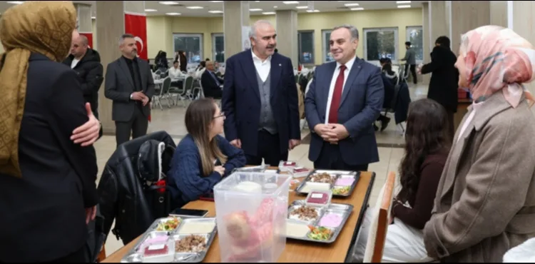 ​​Rektör Prof. Dr. Altun, Öğrenciler ile İftar Yaptı