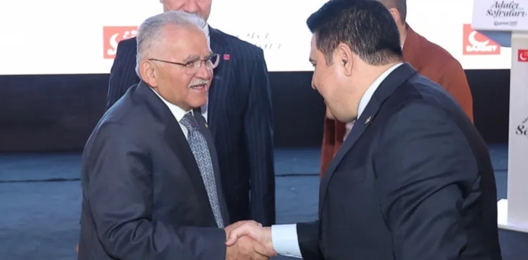 BÜYÜKKILIÇ, ÖĞRENCİLER VE SİYASİ PARTİ TEMSİLCİLERİ İLE İFTAR SOFRALARINDA BULUŞTU