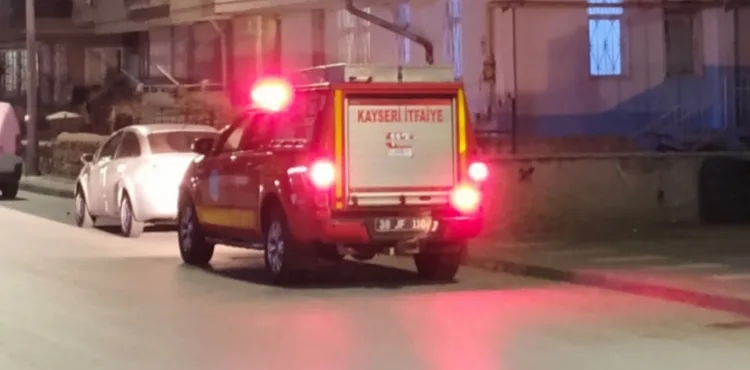 Kayseri'de asansörde mahsur kalan kuryeyi itfaiye kurtardı