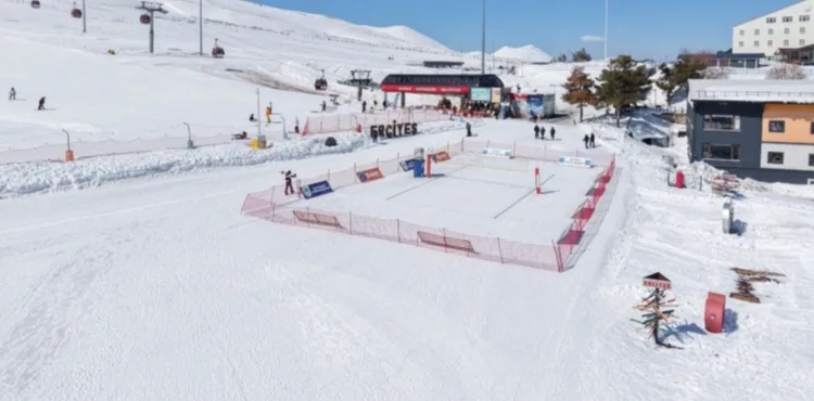 Erciyes’te kar voleybolu heyecanı başlıyor