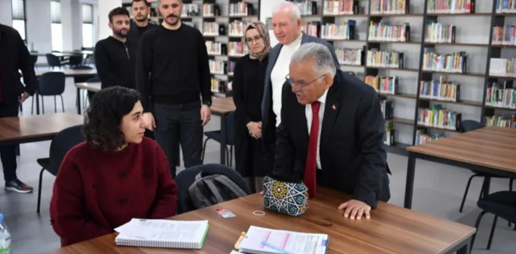 BAŞKAN BÜYÜKKILIÇ VE BAKAN YARDIMCISI BOYRAZ, TALAS MEVLANA SOSYAL YAŞAM MERKEZİ’Nİ ZİYARET ETTİ