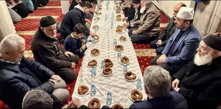 Kayseri’de geleneksel ümmet iftarı Bürüngüz Camii’nde verildi