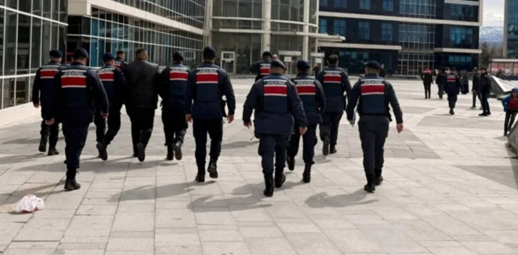 Bayramın ilk günü eşini tabancayla öldüren şüpheli tutuklandı