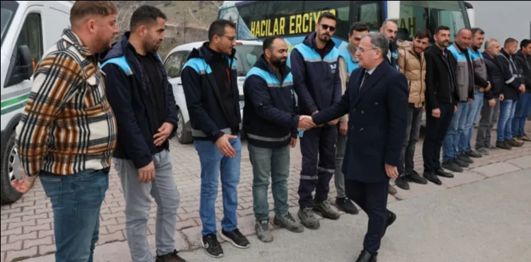 HACILAR BELEDİYESİ PERSONELİ, MESAİ BAŞLANGICINDA BAYRAMLAŞTI