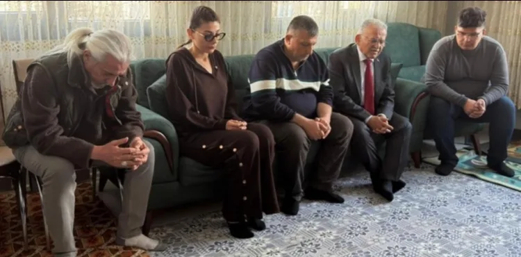 Başkan Büyükkılıç’tan kazada ölen tıp öğrencisi Yaren’in ailesine taziye ziyareti