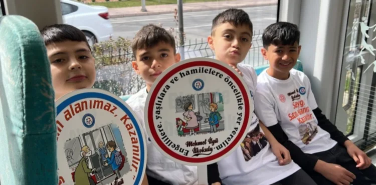 BÜYÜKŞEHİR, ULAŞIM A.Ş. İLE ‘NEZAKET YOLDA KALMASIN’ PROJESİNİ HAYATA GEÇİRDİ