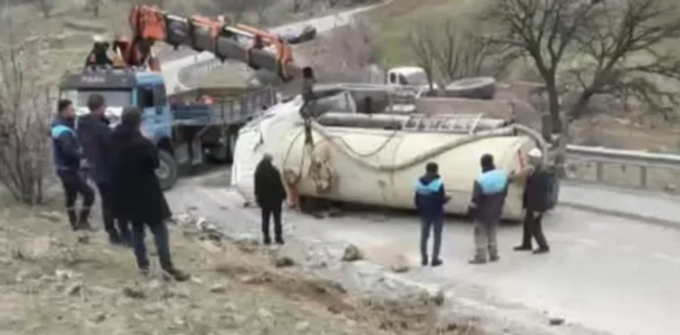 Hacılar'da vidanjör devrildi