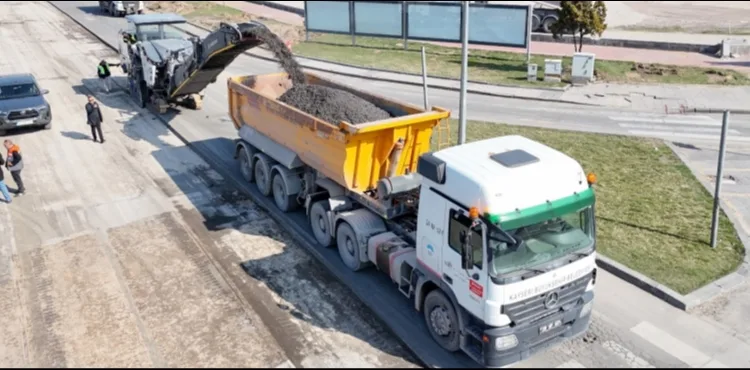 BÜYÜKŞEHİR’DEN KARTAL KAVŞAĞI’NIN DÖRT BİR KÖŞESİNDE HUMMALI ÇALIŞMA