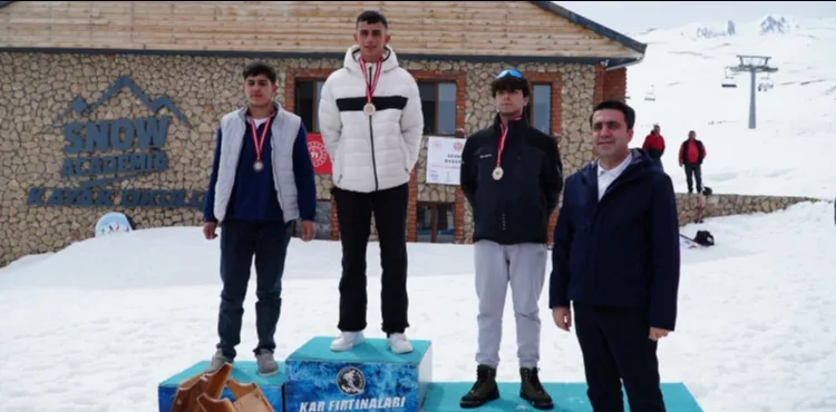 ERCİYES, GELENEKSEL KIZAK TÜRKİYE ŞAMPİYONASI’NA EV SAHİPLİĞİ YAPTI