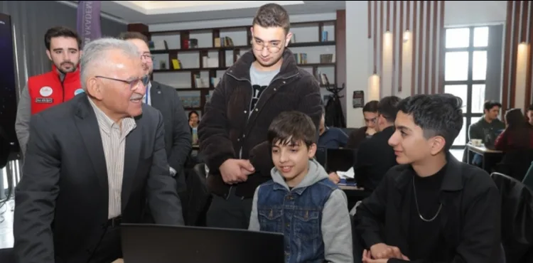 BÜYÜKŞEHİR’DEN UZAY VE TEKNOLOJİ HAMLESİNE GÜÇLÜ DESTEK: BAŞKAN BÜYÜKKILIÇ GENÇLERLE BULUŞTU