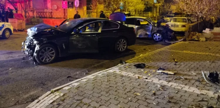 Kayseri'de iki otomobil çarpıştı: 1'i ağır 5 yaralı