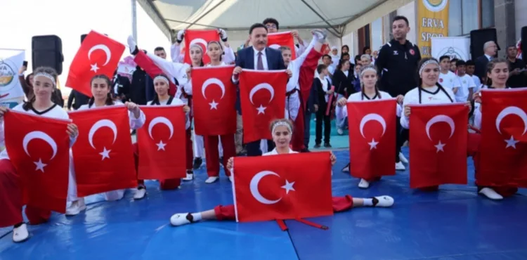 Vali Gökmen Çiçek: 16 bin öğrencimizi 66 mahallede sporla buluşturmuş olduk