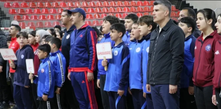 Okul Sporları Hentbol Yarı Final müsabakaları başladı