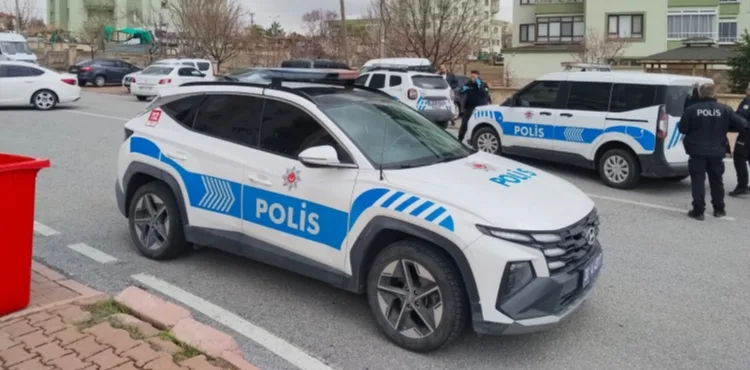 Kayseri'de iki aile arasındaki kavgada 2 araç kurşunlandı