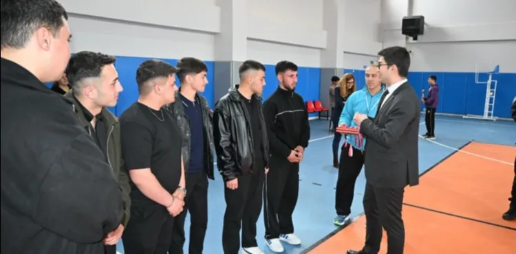 Sarıoğlan’da Gençler Futsal Turnuvası sona erdi