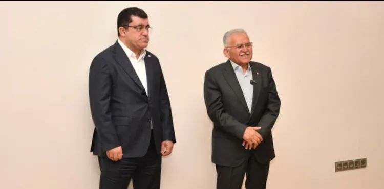 BAŞKAN BÜYÜKKILIÇ’TAN ZORLU MAÇ ÖNCESİ KAYSERİSPOR’A “MORAL” ZİYARETİ