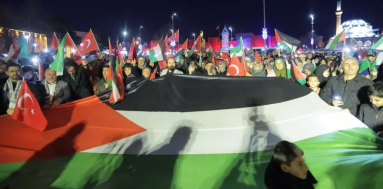 BAŞKAN BÜYÜKKILIÇ, FİLİSTİN YÜRÜYÜŞÜNDE KAYSERİLİLERLE OMUZ OMUZA