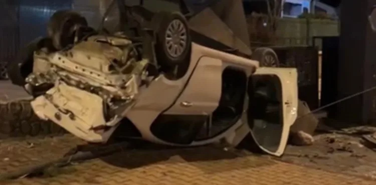 Otomobil beton bloğa çarptı: 1 yaralı
