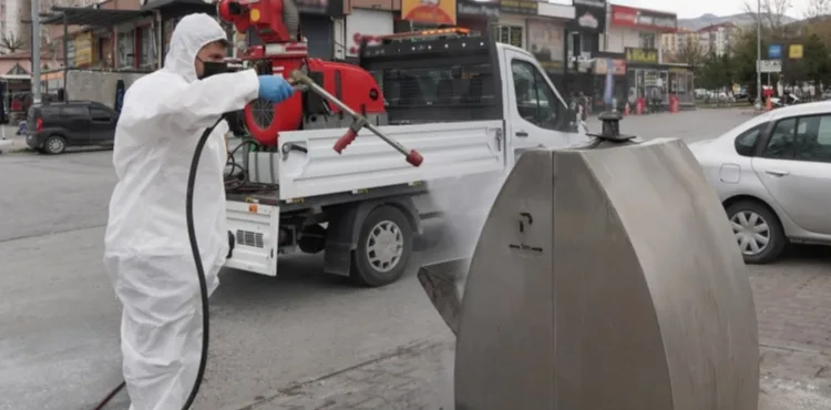 MELİKGAZİ’DE HAŞERESİZ VE SİVRİSİNEKSİZ BİR YAZ İÇİN İLAÇLAMA YAPILDI