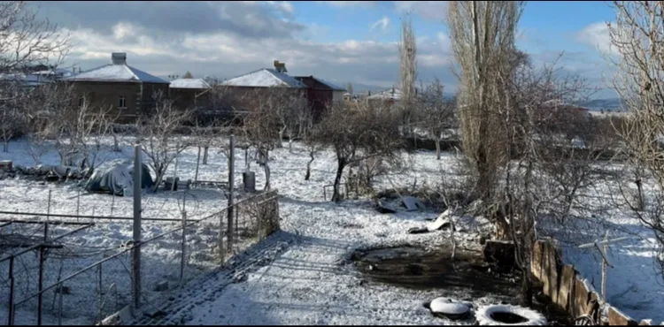 Kırsal mahallelere nisan ayında kar yağdı