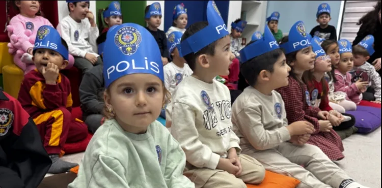 BÜYÜKŞEHİR’DEN ANLAMLI ETKİNLİK: MİNİKLERE POLİSLİK MESLEĞİ TANITILDI