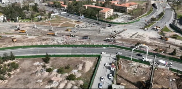 BÜYÜKŞEHİR’DE PAZAR GÜNÜ DE DURMAK YOK: KARTAL KATLI KAVŞAĞI’NDA HUMMALI ÇALIŞMA