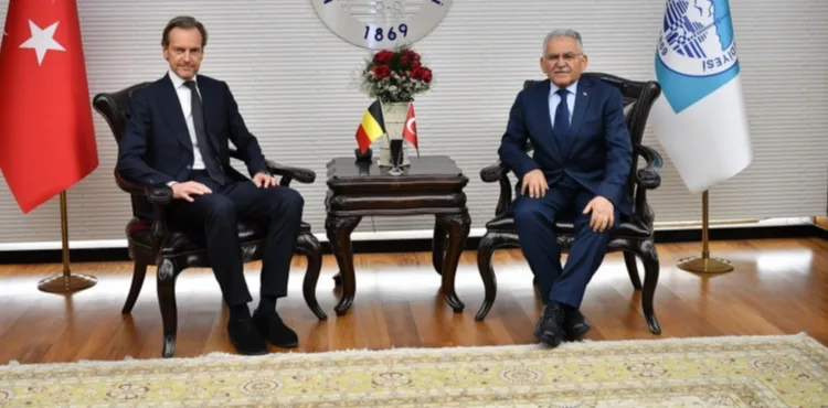 BELÇİKA BÜYÜKELÇİSİNİ AĞIRLAYAN BÜYÜKKILIÇ’TAN AB VURGUSU: “KAYSERİ, STANDARTLARIYLA AVRUPA’NIN ÜZERİNE ÇIKMA HEDEFİNDE”