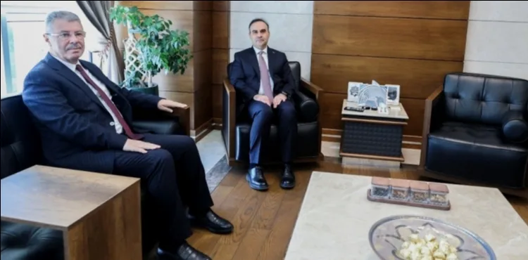 Akay, Sanayi ve Teknoloji Bakanı Mehmet Fatih Kacır’ı makamında ziyaret etti.