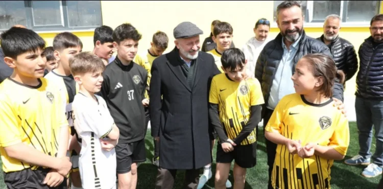 KOCASİNAN’DA VALİ MUAMMER GÜLER STADI BAŞTAN SONA YENİLENİYOR