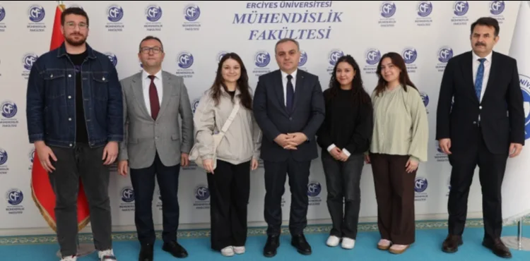 Rektör Prof. Dr. Altun, IEEE Kulübü Öğrencileri ile Bir Araya Geldi