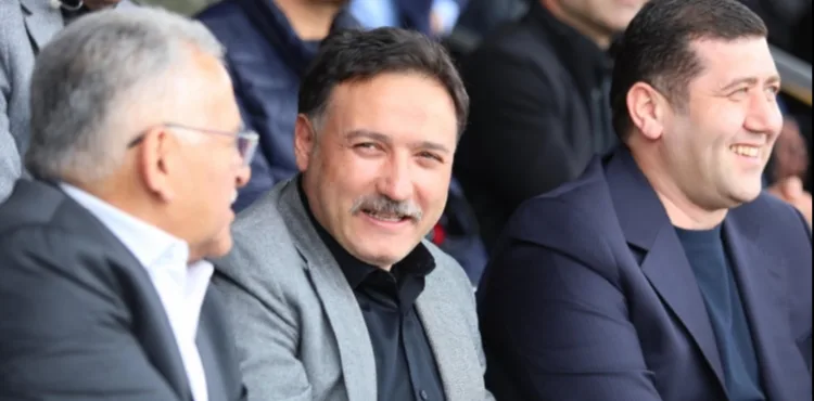Erciyes38 FK maçını izleyen Vali Çiçek: Mutluluk yaşıyoruz