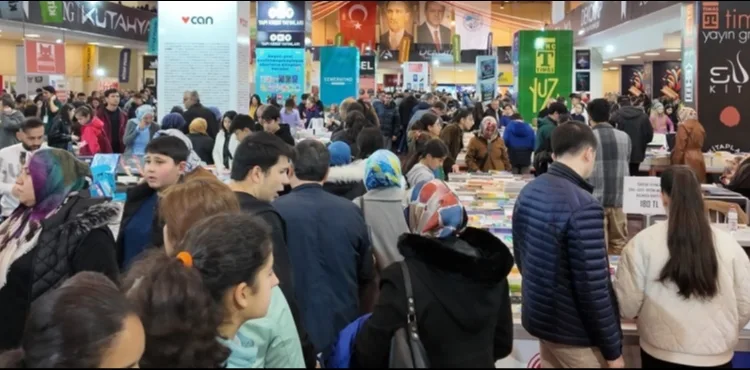 BÜYÜKŞEHİR’İN 8. KAYSERİ KİTAP FUARI’NI İLK 3 GÜNDE 269 BİN KİTAPSEVER ZİYARET ETTİ