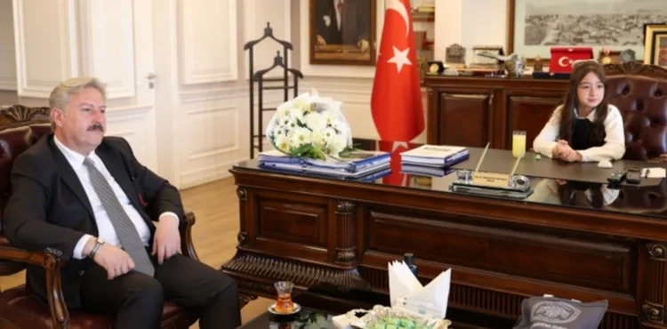 BUGÜN MELİKGAZİ’NİN BELEDİYE BAŞKANI, KÜÇÜK TOPRAK OLDU