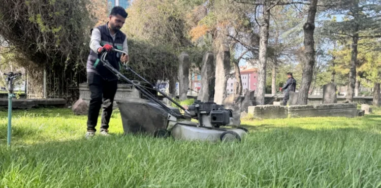 BÜYÜKŞEHİR, ŞEHRİ NAKIŞ GİBİ İŞLİYOR: KAYSERİ’DE ‘YEŞİL SEFERBERLİK’