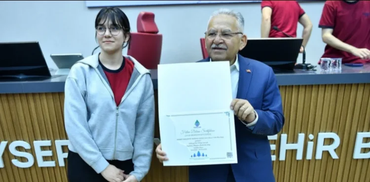 ÖĞRENCİ VE GENÇ DOSTU BÜYÜKKILIÇ’TAN, 19 MAYIS TEMSİLİ GENÇLİK MECLİSİ PROJESİNE TAM DESTEK