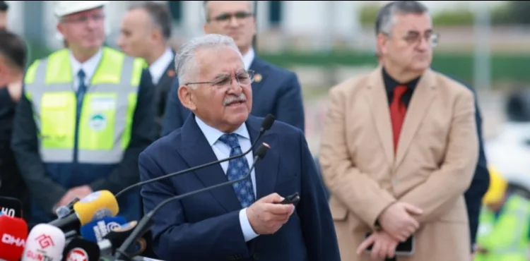 BAŞKAN BÜYÜKKILIÇ, DEV ULAŞIM PROJESİNİ SAHADA ANLATTI: KARTAL’DA HUMMALI ÇALIŞMA