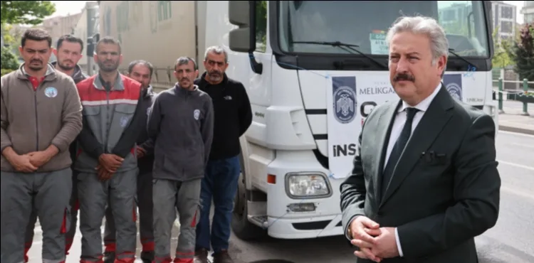 MELİKGAZİ BELEDİYESİ’NİN UMUT YÜKLÜ YARDIM TIRLARI GAZZE’YE DOĞRU YOLA ÇIKTI