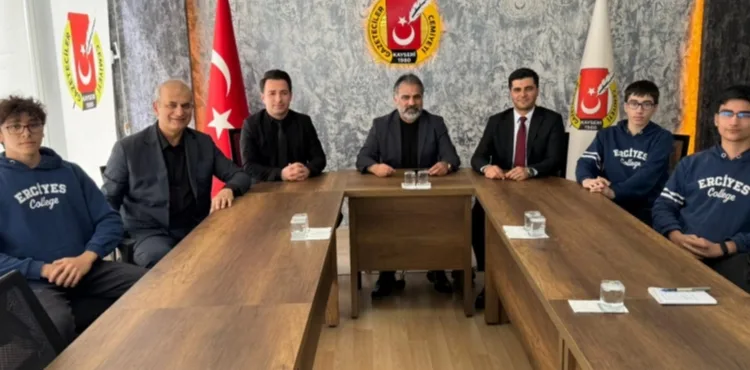 Uluslararası Robot Yarışmasında Türkiye 3’üncüsü Olan Erciyes Koleji’nden KGC’ye Ziyaret
