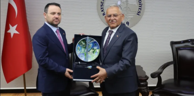 BAŞKAN BÜYÜKKILIÇ, BAKAN GÜRLEK’İ AĞIRLADI: “KAYSERİ, BİR CAZİBE MERKEZİ”