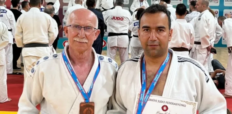 Kayserili Sporculardan Türkiye Üçüncülüğü