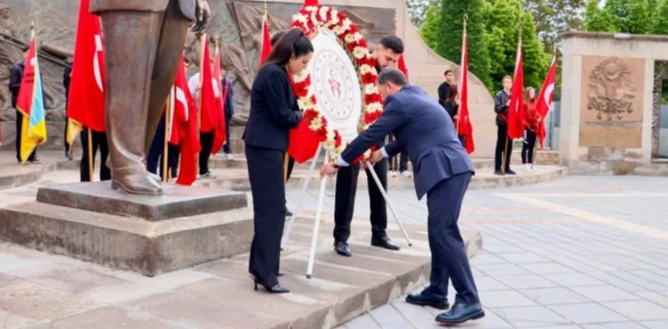 Kayseri’de 19 Mayıs Etkinlikleri Çelenk Sunumuyla Başladı
