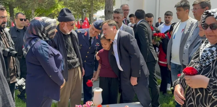 Kayseri Protokolünden Kartal Şehitliği’ne Ziyaret