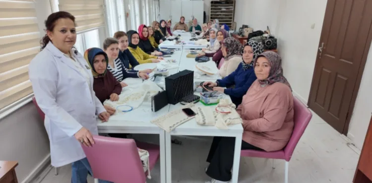 UNUTULMAYA YÜZ TUTMUŞ EL SANATLARI KAYMEK’TE YENİDEN HAYAT BULUYOR
