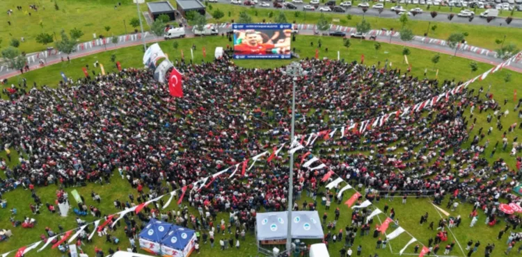 BÜYÜKŞEHİR İLE AY YILDIZLI HEYECAN: KAYSERİ MİLLİ TAKIM İÇİN TEK YÜREK OLDU