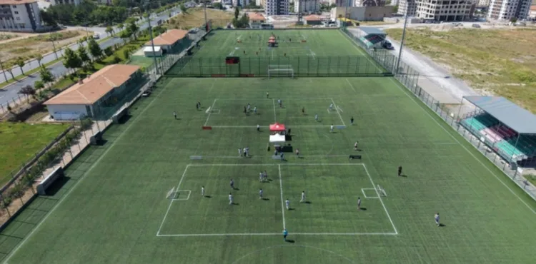 Kayseri’de 5x5 Futbol Gençlik Kupası Bölge Finali Başladı